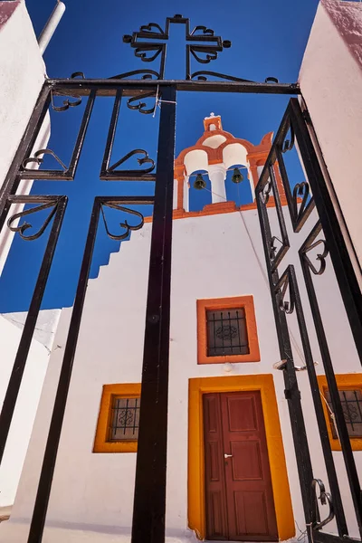 Svatý Jiří Orance Bílý Kostel Zvonice Vesnice Emporio Ostrov Santorini — Stock fotografie