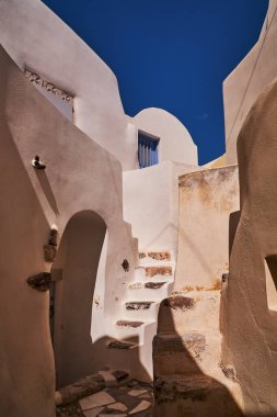 Geleneksel Yunan Evleriyle Küçük Sokak - Emporio Köyü, Santorini Adası, Yunanistan