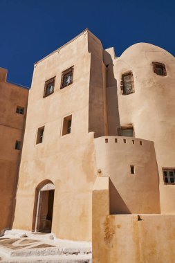 Geleneksel Yunan Evleriyle Küçük Sokak - Emporio Köyü, Santorini Adası, Yunanistan