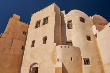 Geleneksel Yunan Evleriyle Küçük Sokak - Emporio Köyü, Santorini Adası, Yunanistan