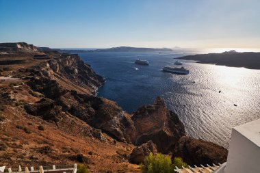 Yunanistan 'ın Santorini Adası Hava Panorama Manzarası - Ege Denizi' nde Gezi Gemileri - Yaz Tatilleri, Caldera Manzaraları, Romantik, Seyahat Varış Yeri