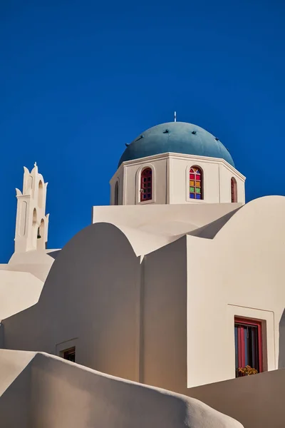 Vista Aérea Panorâmica Aldeia Oia Igreja Cúpula Azul Ilha Santorini — Fotografia de Stock