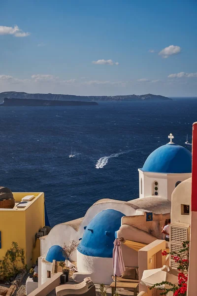 Vista Aérea Panorâmica Aldeia Oia Igreja Cúpula Azul Ilha Santorini — Fotografia de Stock