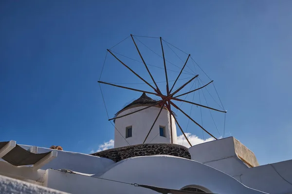 Windmühle Und Traditionelle Weiße Häuser Oia Village Santorin Griechenland — Stockfoto