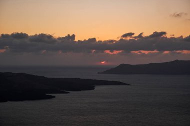 Santorini Adası Hava Panorama Manzarası, Günbatımında Yunanistan - Yaz Tatilleri, Caldera Manzaraları, Romantik, Seyahat Varış Yeri