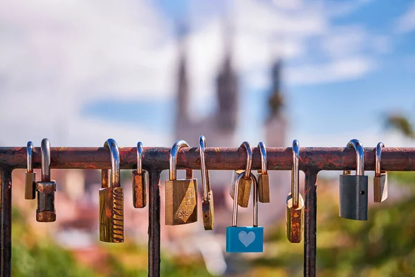 Lovelocks Aerial Panoramic View Soft Focus Zagreb Cathedral Croatia Gothic — Stock Photo, Image