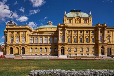 Hırvatistan 'ın Zagreb kentindeki Hırvat Ulusal Tiyatrosunun Güzel Neoklasik Binası