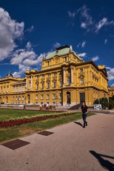 Hırvatistan Zagreb Kentindeki Hırvat Ulusal Tiyatrosunun Güzel Neoklasik Binası — Stok fotoğraf