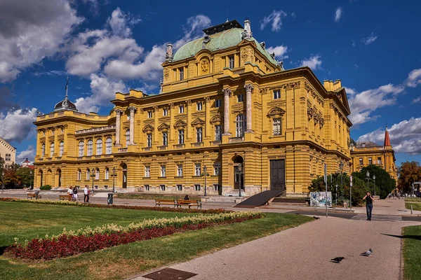 Hırvatistan Zagreb Kentindeki Hırvat Ulusal Tiyatrosunun Güzel Neoklasik Binası — Stok fotoğraf