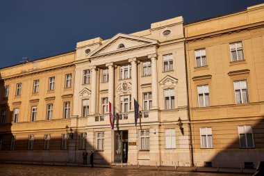 Hırvat ve Avrupa Bayrakları Asılı - Saint Mark Meydanı 'ndaki Hükümet Binaları - Zagreb, Hırvatistan