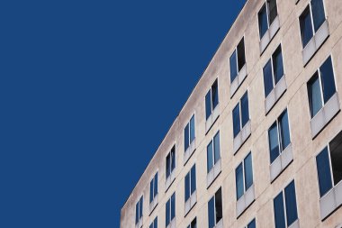 Temiz Mavi Gökyüzüne Karşı Modern Bina - Ljubljana, Slovenya