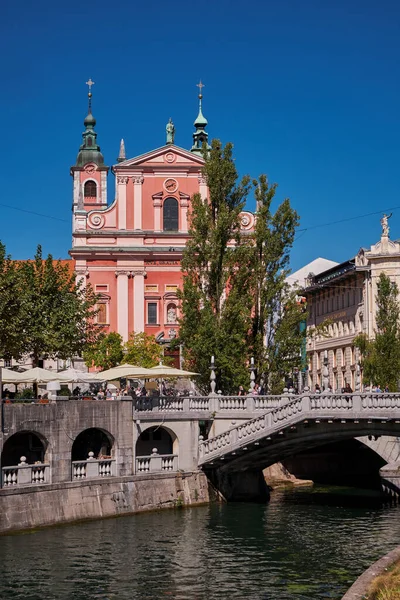 Ljubljanica Nehri Üzerindeki Üçlü Köprü Ljubljana Slovenya Daki Fransisken Annunciation — Stok fotoğraf