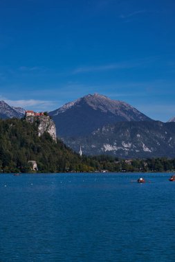 Slovenya 'da Kan Gölü' nde Bir Dağ Üzerinde Kale - Kartpostal, Avrupa, Ünlü