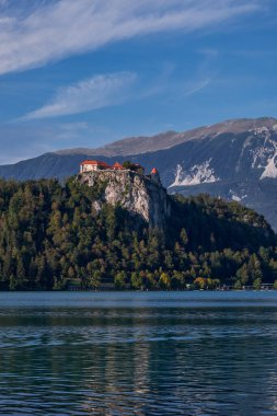 Slovenya 'da Kan Gölü' nde Bir Dağ Üzerinde Kale - Kartpostal, Avrupa, Ünlü