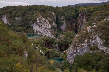 Plitvice Gölleri Ulusal Parkı ve Şelaleleri Hava Panorama Manzarası - Hırvatistan