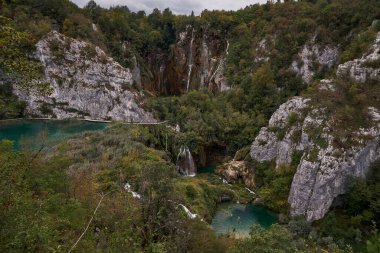 Plitvice Gölleri Ulusal Parkı ve Şelaleleri Hava Panorama Manzarası - Hırvatistan