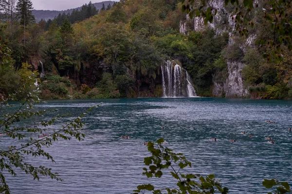 Vackra Emerald Vatten Och Vattenfall Plitvicesjöarnas Nationalpark Kroatien — Stockfoto