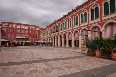 Cumhuriyet Meydanı 'nda Venedik Prokurative Binası - Bölünme, Hırvatistan