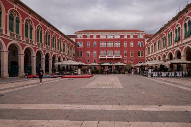 Cumhuriyet Meydanı 'nda Venedik Prokurative Binası - Bölünme, Hırvatistan