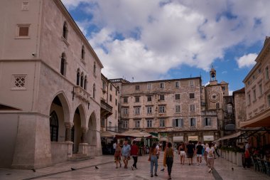 Hırvatistan 'ın Split kentindeki Radica Meydanı' nda Saat Kulesi
