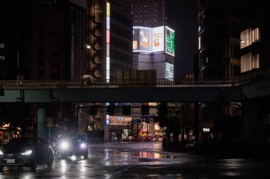 Yağmurlu bir günde Tokyo 'da Shinjuku Bölgesinin Ayrıntıları