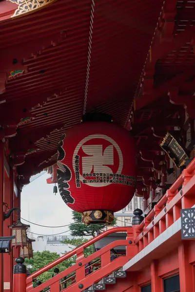 Asakusa, Tokyo, Japonya 'daki Senjo-ji Kannon Tapınağı' nın detayları.