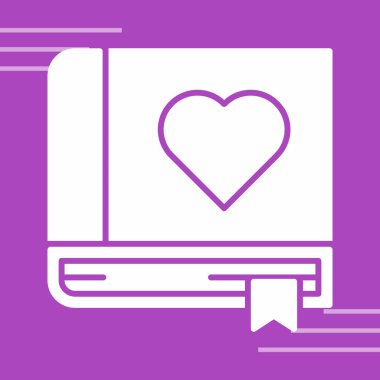 Kalbi mor arka planda olan dizüstü bilgisayar