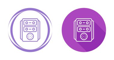 Beyaz arkaplanda izole edilmiş piksel oyun simgelerine sahip bilgisayar ekranları, vektör illüstrasyonu     