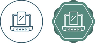 Akıllı telefon simgeleri beyaz arkaplanda dizüstü bilgisayarlarda