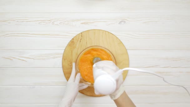 Chef Whipping Pumpkin Blender Glass Bowl Hand White Glove White — Vídeo de Stock
