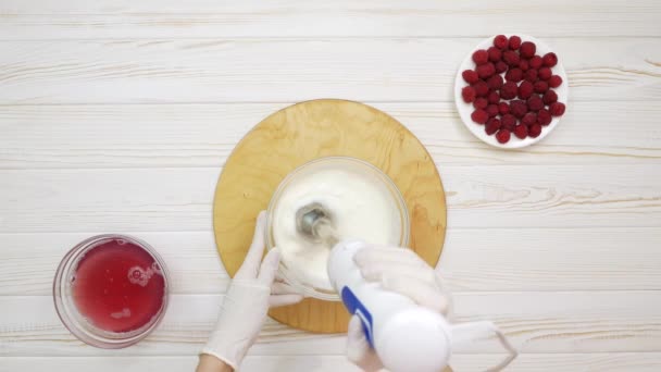 Chef Whipping Cream Blender Glass Bowl Hand White Glove White — Wideo stockowe