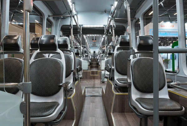 Wnętrze Przegubowego Autobusu Pojazd Niskim Piętrze Wystawie Targach Transportu Publicznego — Zdjęcie stockowe