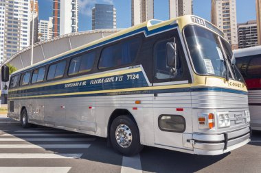 Otobüs aracı CMA Flecha Azul vII Scania K113CL 1995 Brezilya 'nın Barueri kentinde düzenlenen Otobüs Brezilya Festivali 2022 gösterisinde sergilenmektedir..