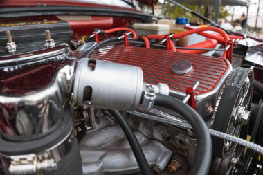Brezilya 'nın Londrina kentindeki eski bir araba fuarında, restore edilmiş bir arabanın motorunun ayrıntıları sergileniyor. Yıllık klasik araba toplantısı.
