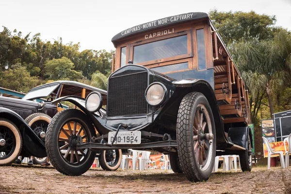 Ford T 1924 el yapımı otobüs, Brezilya 'nın Campinas kentinde düzenlenen 19. otobüs Brezilya Festivali 2023 sayısında sergilenmektedir..