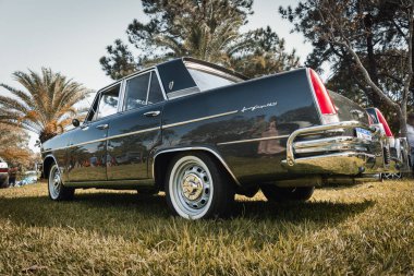 Ford Aero Willys 2600 (1966) Brezilya 'nın Londrina kentindeki klasik arabaların aylık toplantısında sergilenmektedir..