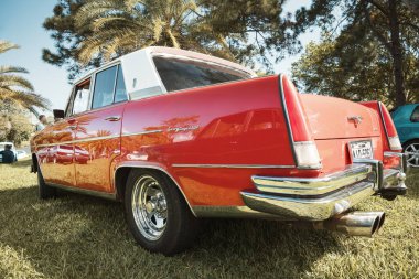 Ford Aero Willys 2600 (1966) Brezilya 'nın Londrina kentindeki klasik arabaların aylık toplantısında sergilenmektedir..