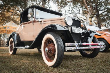 Ford 1931, Brezilya 'nın Londrina kentindeki klasik arabaların aylık toplantısında sergileniyor..