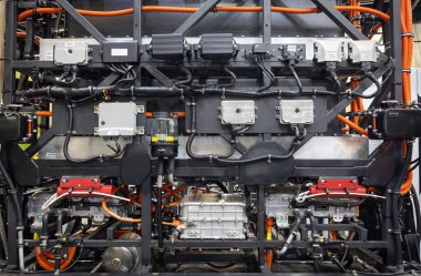 Bir BYD elektrik otobüsü içindeki mekanizmaların ayrıntıları, sürdürülebilir teknoloji, Brezilya 'nın So Paulo şehrinde düzenlenen LAT.BUS 2024 gösterisinde sergilenmektedir..