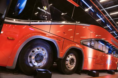 Otobüs aracı Busscar Panoramico DD Mercedes-Benz O500RS DD 2024, Brezilya 'nın So Paulo kentinde düzenlenen LAT.bus 2024 gösterisinde sergilendi..