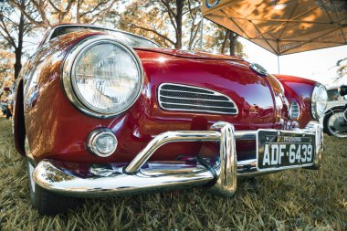 1969 Volkswagen Karmann-Ghia klasik araba.