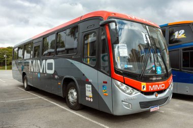 Araç Marcopolo İdeale 2015 Iveco Otobüs 17-280 Euro VI 2023 Brezilya 'da Brezilya' daki Brasil Festivali 'nde sergileniyor..