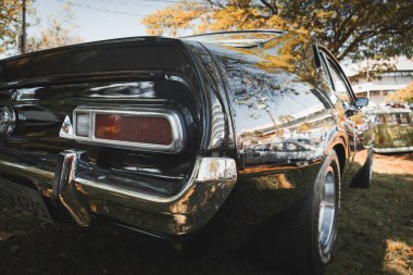1976 Ford Maverick GT V8 302 Güney Brezilya 'nın Londrina kentindeki Üçüncü Antik Otomobil Günü' nde sergileniyor..
