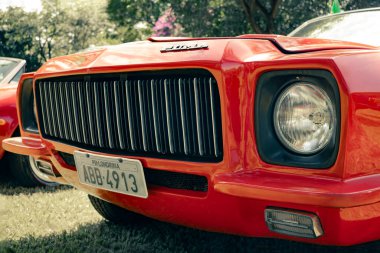 1978 GM Puma GTB arabası Brezilya 'nın Londrina kentindeki klasik arabaların aylık toplantısında sergilendi.