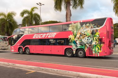 Comil Campione Invictus DD Volvo B510R 8x2 2024 numaralı otobüs Brezilya 'nın Barueri kentinde düzenlenen Brasil Festivali 2024 numaralı otobüs sergisinde sergileniyor..
