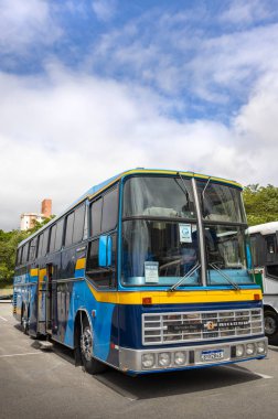 1978 Ford Maverick 302 V8 Brezilya 'nın Londrina kentindeki Üçüncü Antik Otomobil Günü' nde sergileniyor..