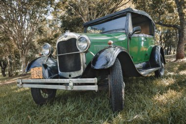 Ford 1930, Brezilya 'nın Londrina kentindeki klasik arabaların aylık toplantısında sergileniyor..