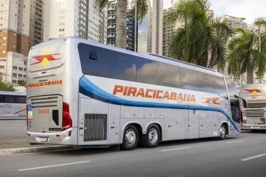 Busscar Vissta Buss 400 Mercedes-Benz O-500RSD BlueTec 6 2024 numaralı otobüs Brezilya 'nın Barueri şehrinde düzenlenen Brasil Festivali 2024 numaralı otobüs fuarında sergileniyor..