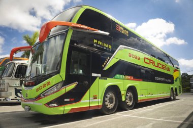 Marcopolo Paradiso G8 1800 DD Mercedes-Benz O-500RS Bluetec 6 2023 modern otobüs Brezilya 'daki Brasil Festivalinde sergileniyor..
