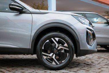 Peugeot 2008 Compact SUV 2025 Brezilya 'nın Londrina şehrinde düzenlenen Tarım Fuarı Londrina 2025' te sergileniyor..
